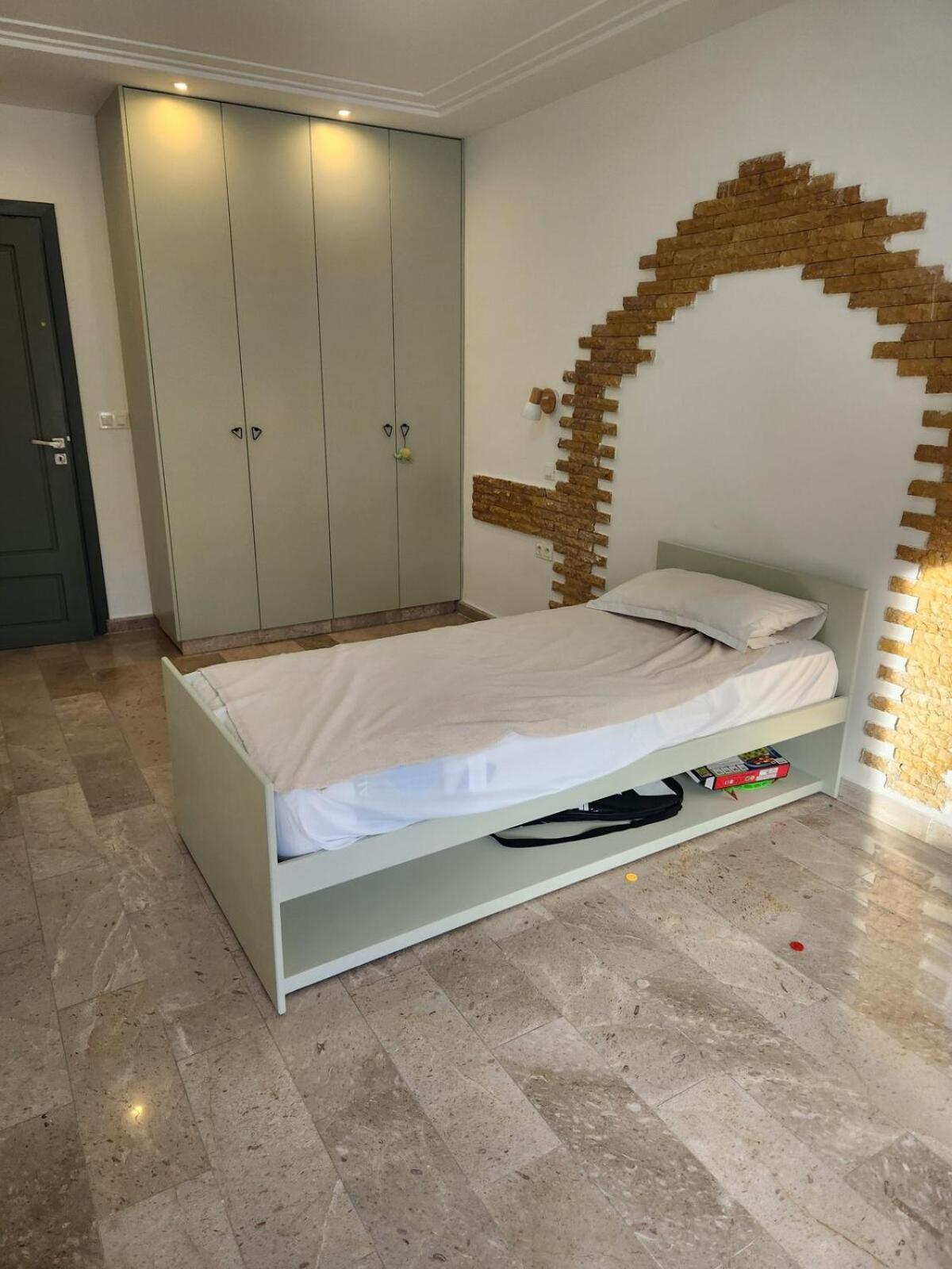 Spacious Modern Tunis