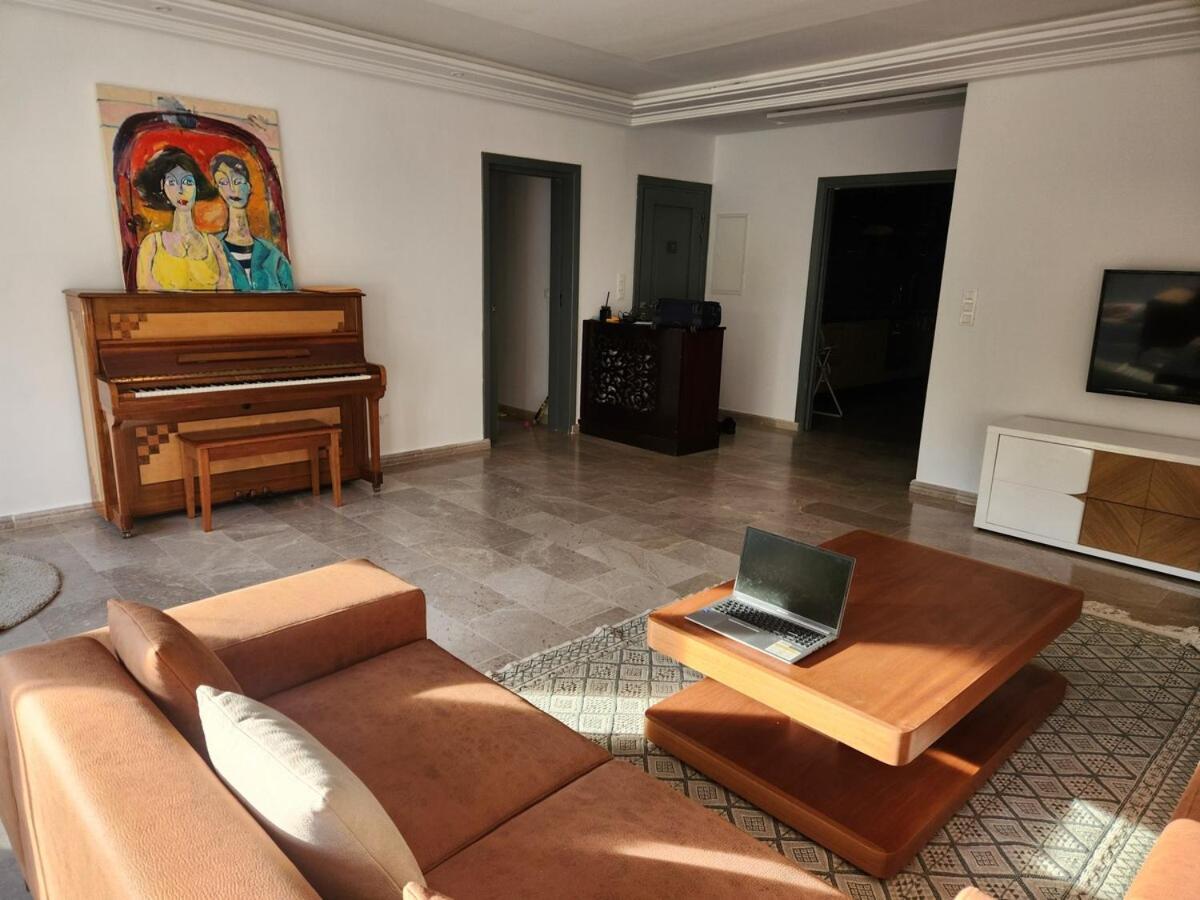 Spacious Modern Apartment *